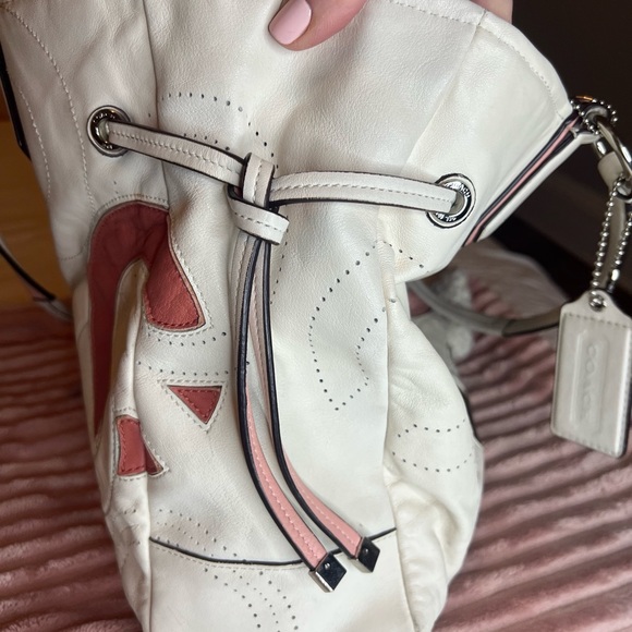 Beautiful leather tote Coach bag! Gently worn! - Picture 8 of 10